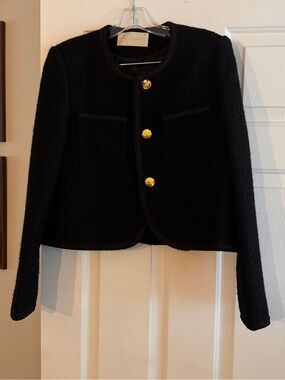 Elegant black cropped jacket